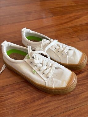 Cariuma Oca Low sneakers women’s Off-White Gum Canvas size 8